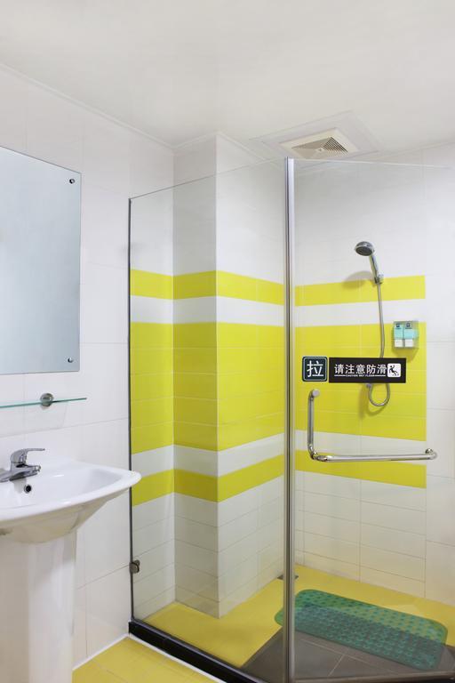 7Days Inn Guangzhou Nonglinxia Road Ouzhuang Subway Station Номер фото
